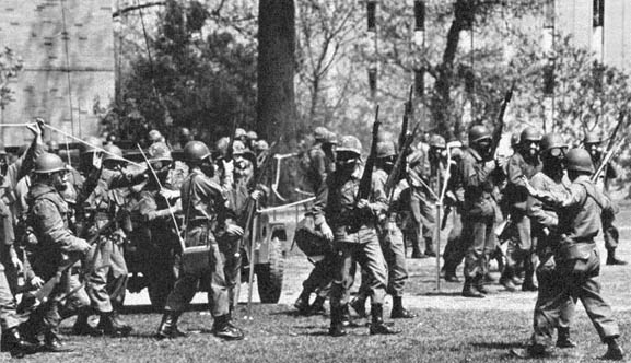 4 mai 1970: massacre d'étudiants sur le campus. dans documents audio KentStatePic2